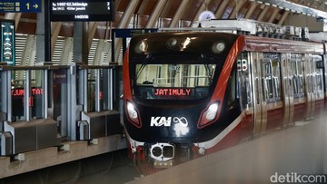 Gangguan Operasional LRT Jabodebek Pagi Ini, Penumpang Dievakuasi di Dekat Stasiun Cikunir