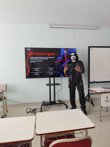 Mahasiswa Unik di Purwokerto Hadirkan Nuansa Black Metal dalam Sidang Tugas Akhir