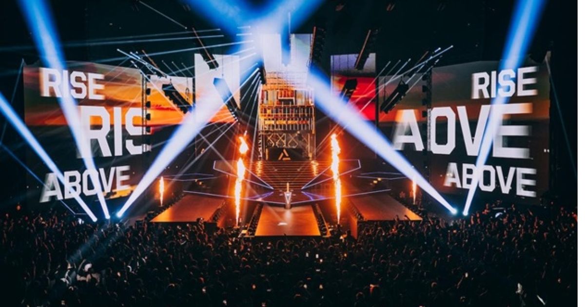 Esports World Cup 2026 resmi dibuka di Paris dengan seremoni megah yang menampilkan bintang musik Prancis dan perayaan budaya lokal, menandai dimulainya kompetisi global. (Foto: ist)