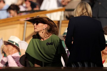 Kilau Gaya Putri Wales: Merah Menyala dan Hijau Klasik Warnai Final Wimbledon 2026