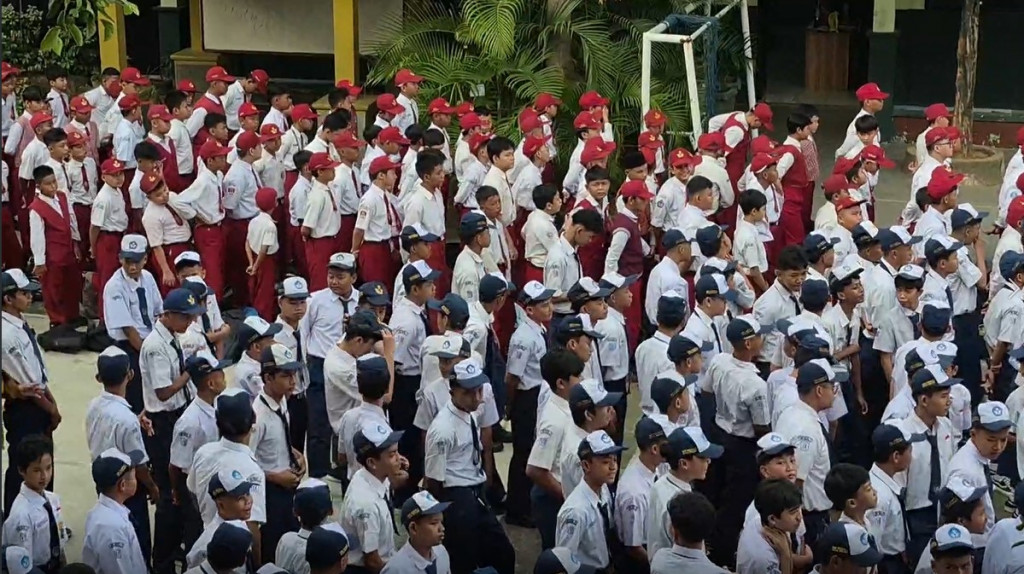 Bekal Emosional Anak: Strategi Jitu Orang Tua Hadapi Hari Pertama Sekolah di MPLS 2026