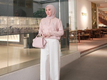 Larissa Chou Tampil Penuh Warna, Ekspresikan Semangat Baru Pasca Menata Ulang Hidup
