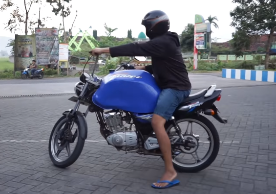 Fenomena Suzuki Thunder 125 Picu Antrean SPBU Jatimakmur, Dugaan Penimbunan BBM Mengemuka