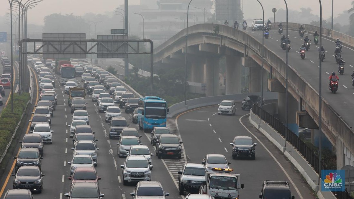 Lonjakan Minyak Mentah Picu Revolusi Kendaraan Listrik di Tiongkok, Taksi Elektrik Semakin Mendominasi