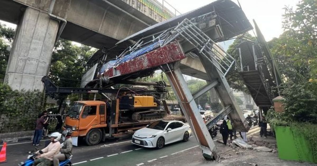 Cegah Insiden Tragis, Dishub DKI Pasang Peringatan Ketinggian di JPO dan Jalan Layang
