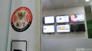 Gelombang Digital: Ancaman Baru dan Peran Krusial Media di Tengah Pusaran Informasi