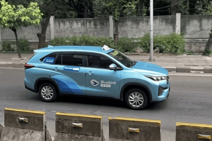 Bluebird Perluas Jangkauan Layanan Premium, Tawarkan Kenyamanan Eksklusif dengan Mobil Hybrid dan Listrik Terkini