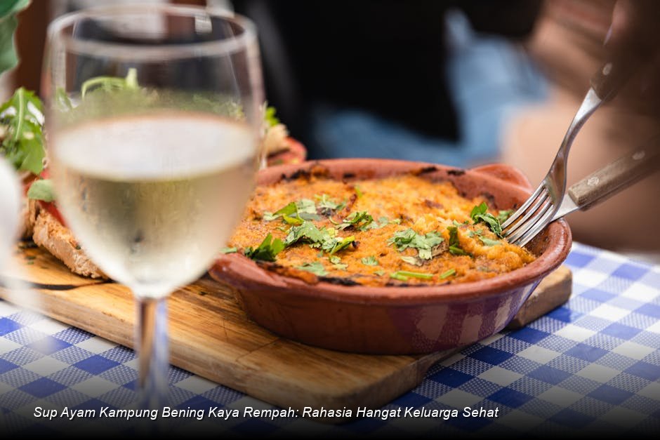 Sup Ayam Kampung Bening Kaya Rempah: Rahasia Hangat Keluarga Sehat