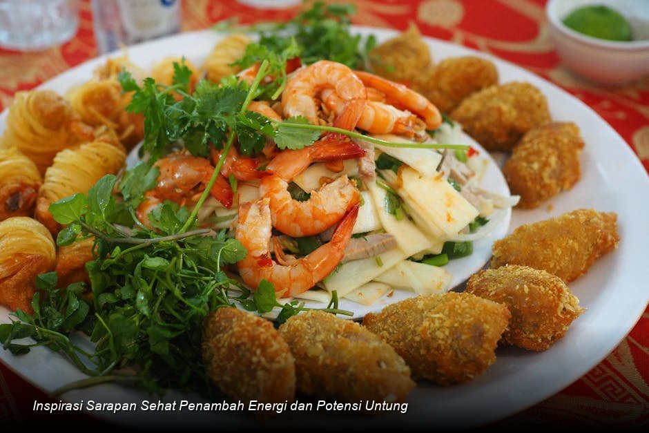 Tampilan menarik dari berbagai pilihan makanan sarapan sehat seperti oatmeal, buah segar, dan telur rebus di atas meja kayu.