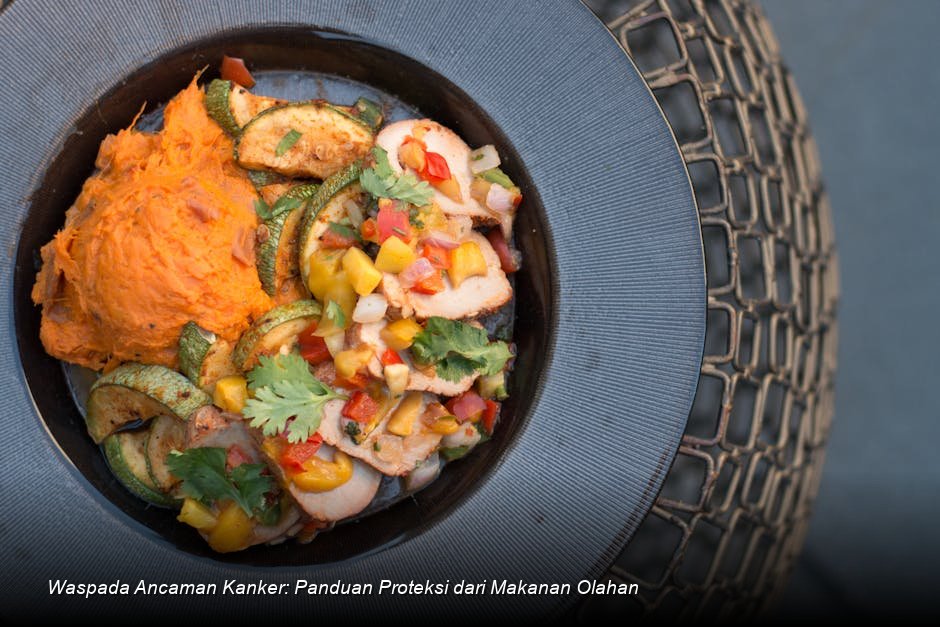 Seseorang sedang memilah-milah sayuran segar di pasar sambil menjauhi rak makanan kemasan.